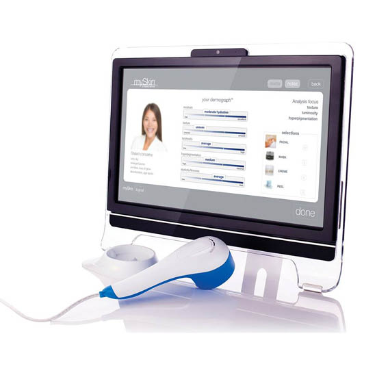 Dermograph™ är en integrerad dator + en enkel handhållen apparat som mäter hudens hälsa. Den ser under hudens yta vid användning av synligt ljus för att mäta flera karakteristiker och matcha resultatet med de mest effektiva produkterna och behandlingarna.